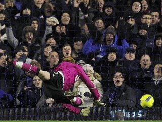 Tim Howard Scores Amazing Premier League Goal