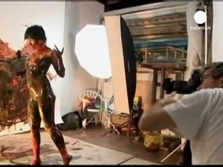 Perulu sanatçı resimle fotografı bir arada kullanıyor