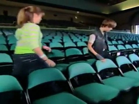 VIDEO - Les Maçon du cœur Justin Bieber va aider une famille - les maçons du coeur, TMC