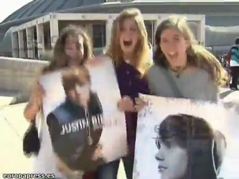 Selena, diplomática con los fans de Bieber