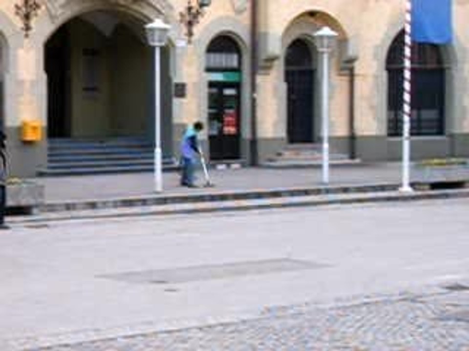 MARIBOR VACUUM CLEANER IN THE STREET