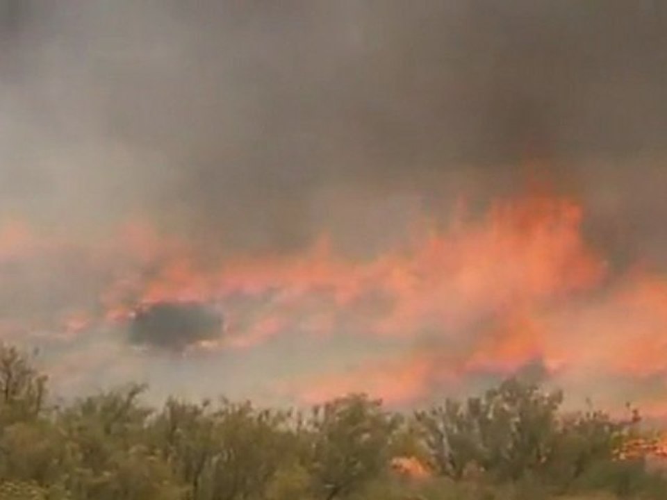 Firefighters battle Australian wildfire
