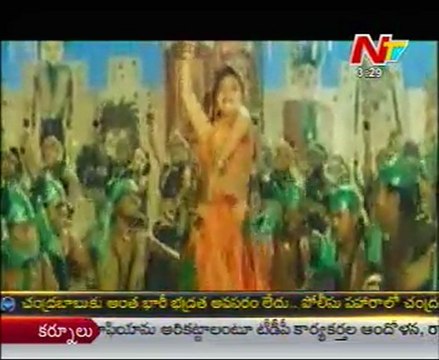 Madhuri & Kareena's Wax Statues At Tussauds Museum