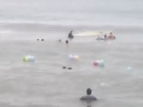 Ιερέας στη θάλασσα στην Πιερία