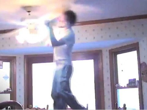 Il manque de se tuer avec un défi irréalisable.