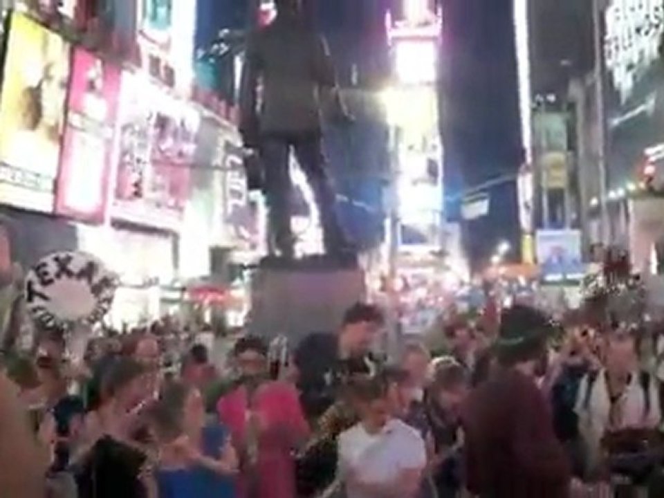 New York - La fanfare Texas Couscous en nocturne à Time Square, NYC