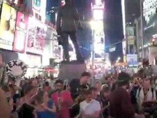 New York - La fanfare Texas Couscous en nocturne à Time Square, NYC