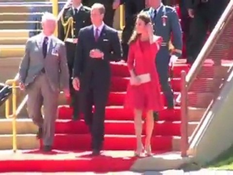 SNTV - Kate Middleton Wows at War Horse Premiere