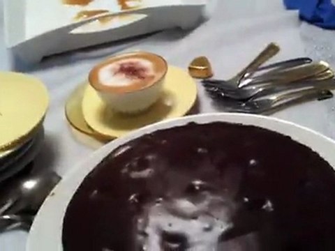 עוגת שוקולד עם גומות שהכין אורן לחג