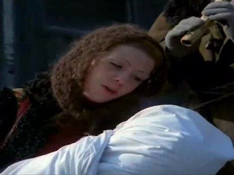 Kadr z filmu „Miś” St. Barei (Czym jest tradycja naszych dziejów)