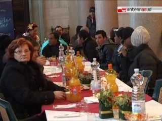 Tải video: TG 07.01.12 Epifania: Provincia di Bari e associazione Incontra pranzano insieme ai poveri