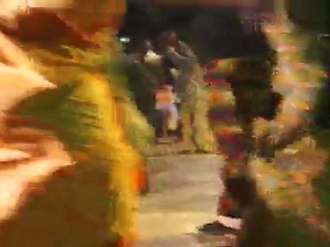 Tiken Jah Fakoly chante pour l'AME à la Maison des jeunes de Bamako
