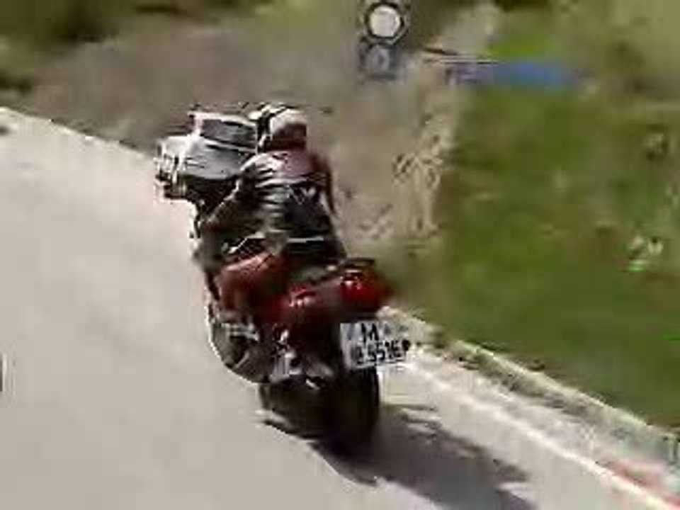 accident de moto contre un pont