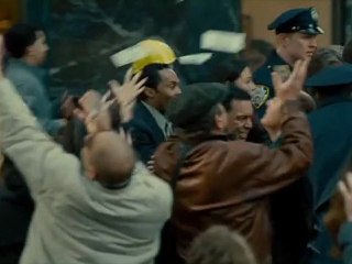 Man on a ledge - Here they come