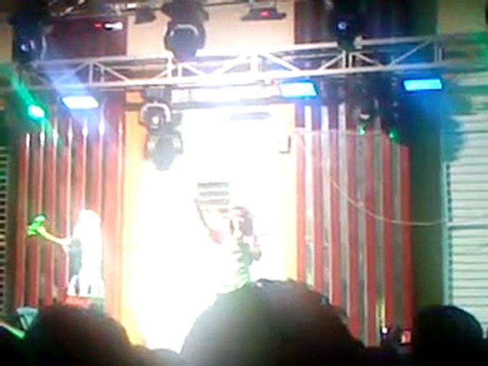 COMADRE MORENA CANTANDO