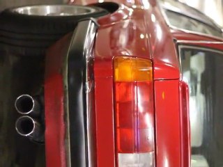 BMW E30 320i + silencieux