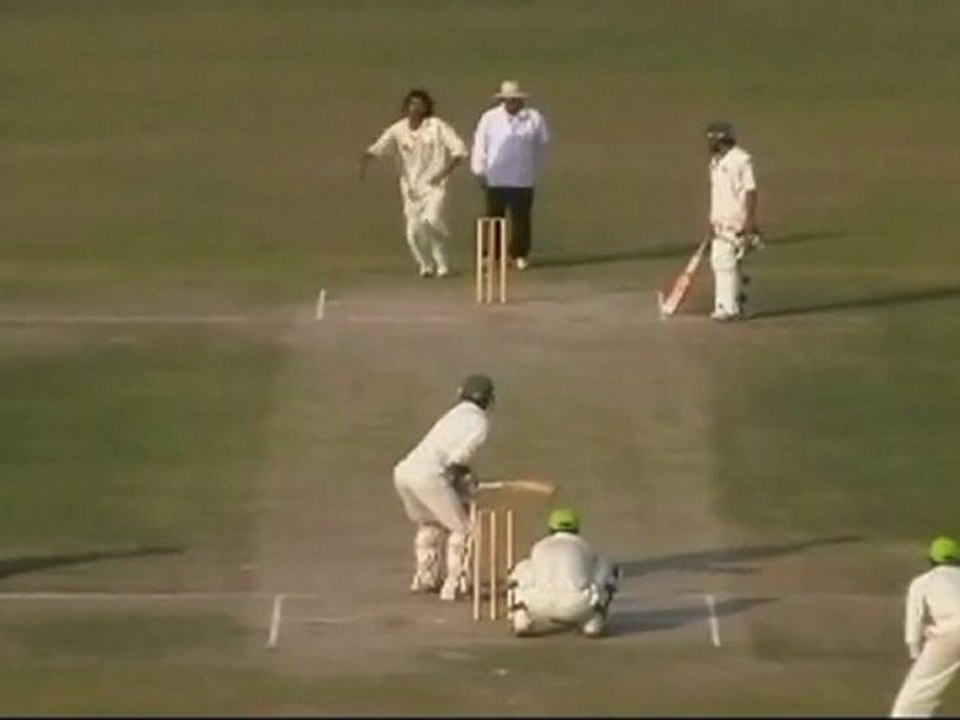 Shahzaib Khan Take 10 Wickets Against Peshawar - YouTube