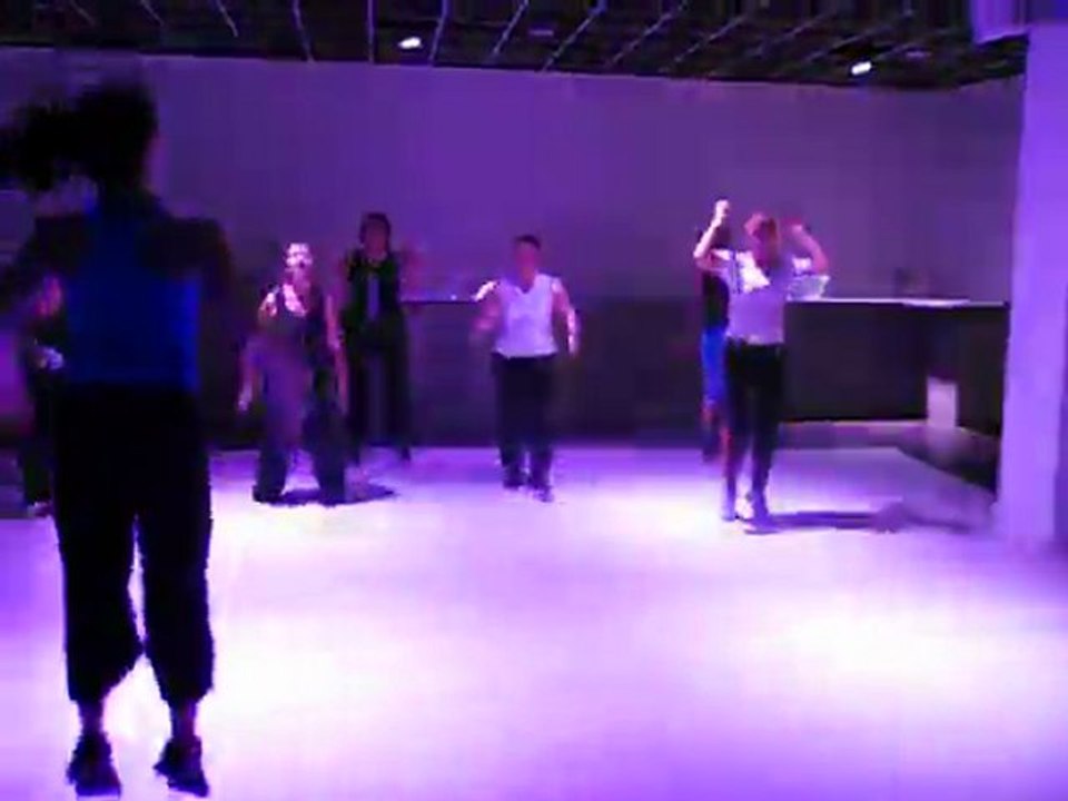 COURS DE ZUMBA AU CODE BAR