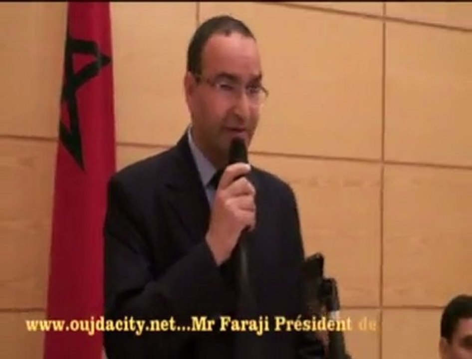 السيد فراجي رئيس جمعية الاعمال الاجتماعية لموظفي عمالة وجدة انكاد في حفل تركيم مجموعة من المتقاعدين / وجدة