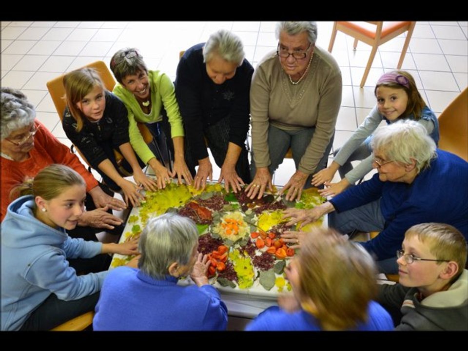 Landry , les doigts tout en couleurs, sans nez rouge ... oups avé le bon montage!