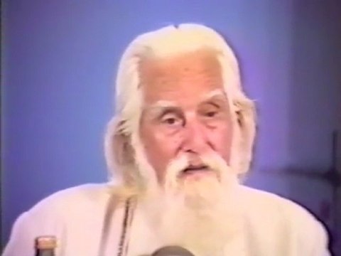 Omraam Mikhaël Aïvanhov : le travail spirituel et la pensée peuvent nous permettre de changer l'atmosphère psychique de la Terre entière