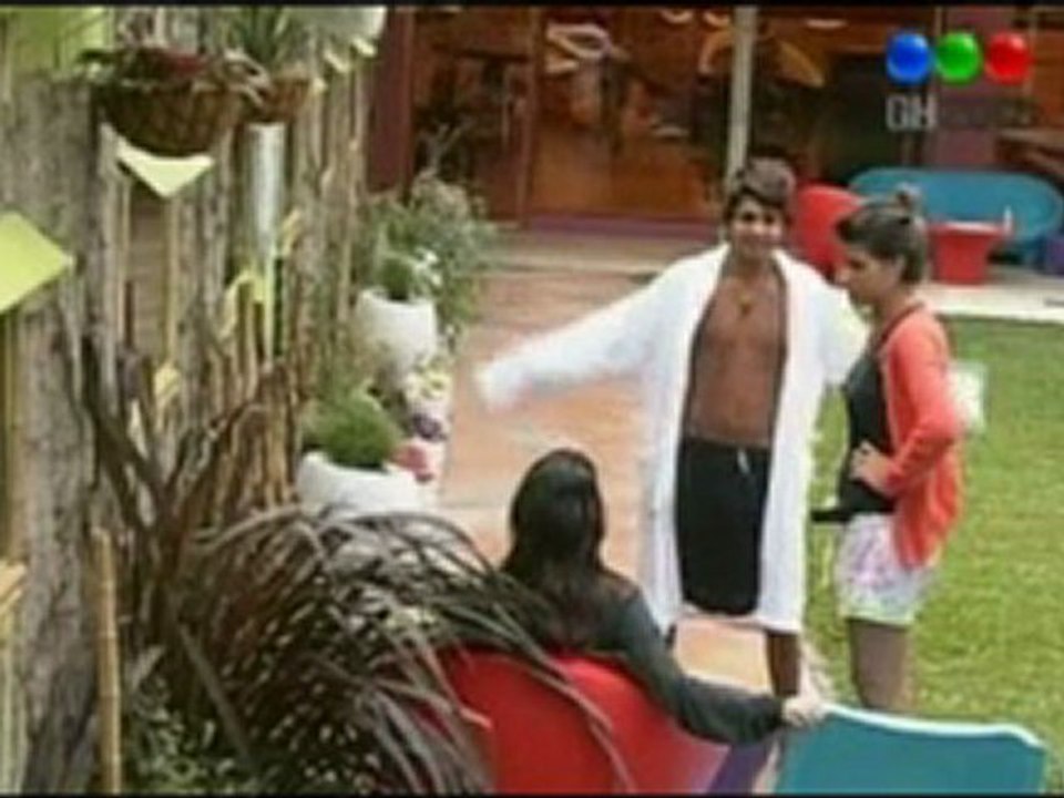 TRAVESTI POR UN DIA PARTE 2 - GH2012