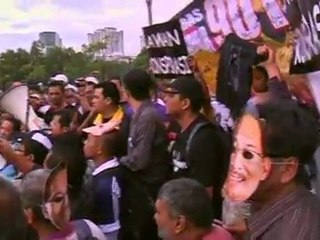 Anwar cleared of sex charge