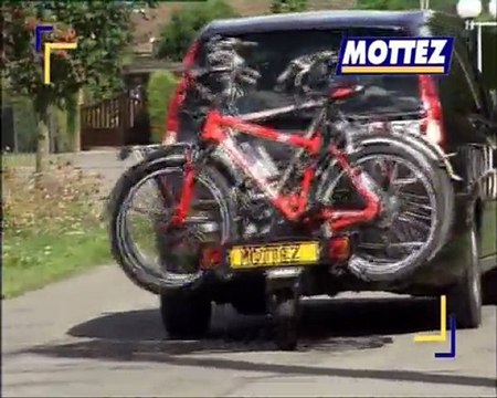 Démonstration produit Mottez: fixation porte vélo sur attelage plateforme premium 2-3-4 vélos