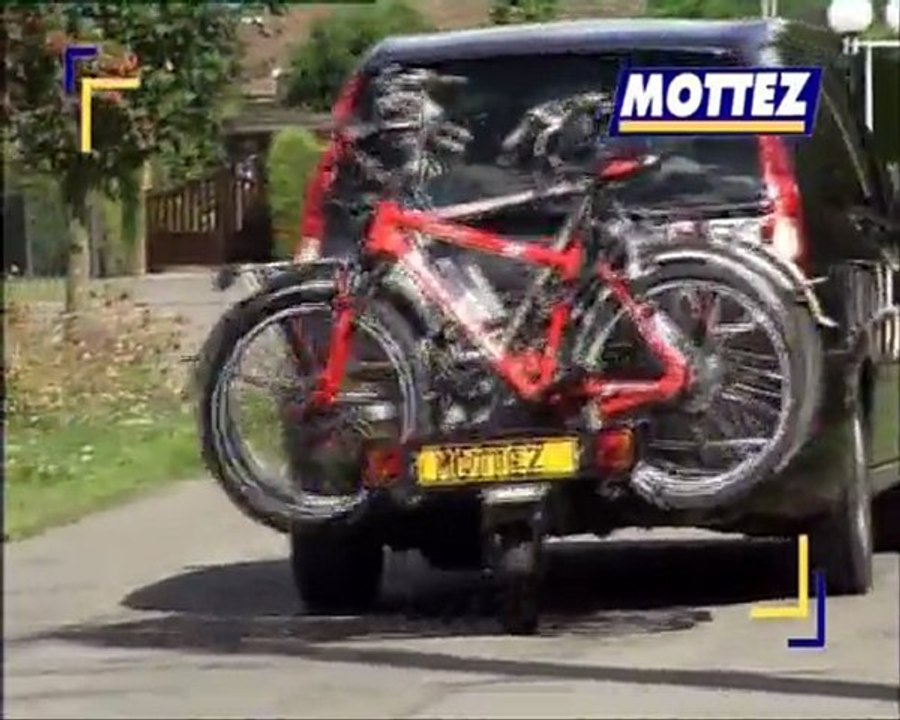 Démonstration produit Mottez: fixation porte vélo sur attelage plateforme premium 2-3-4 vélos