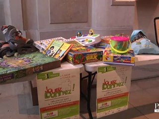 Donnez des jouets pour les enfants autistes.