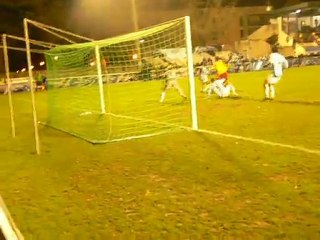 Coupe de France (AS Vitré - Tours) : action dans la surface de Rabah Oumaouche