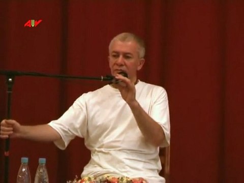 Чайтанья Чандра Чаран Дас - Мужчина и женщина