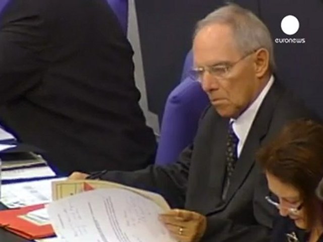 Investors pay to lend money to Germany