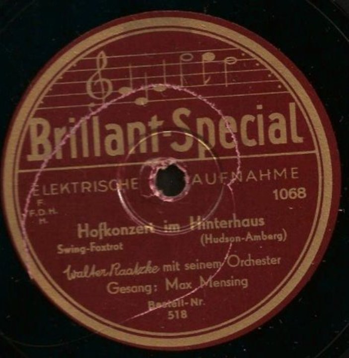 Hofkonzert im Hinterhaus - Walter Raatzke Orchester, mit Gesang Max Mensing