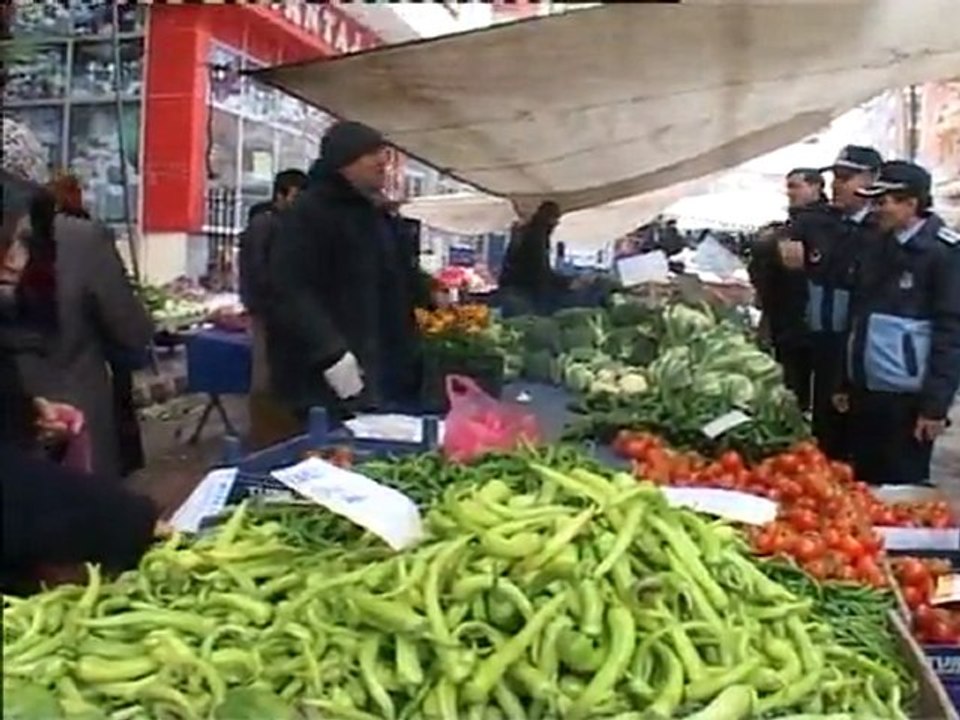 ZABITA MEMURLARI ESNAFLAR İLE VATANDAŞLARI HAL YASASI HAKKINDA BİLGİLENDİRDİ