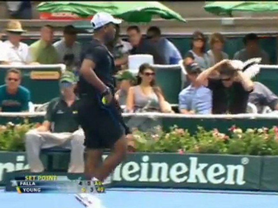 Auckland - Falla bezwingt Young