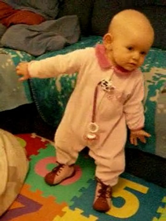 petite video d'Emma ! a la fin je suis plier...bon je sais ce n'est pas drolle! lol