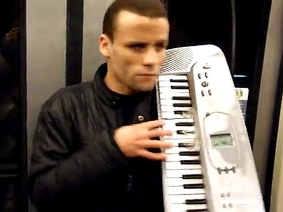 Mohamed, le musicien qui émeut la ligne 2