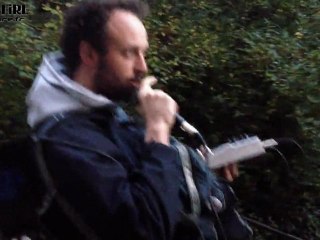 Beatboxing in the street, with Ubic backpack amp!