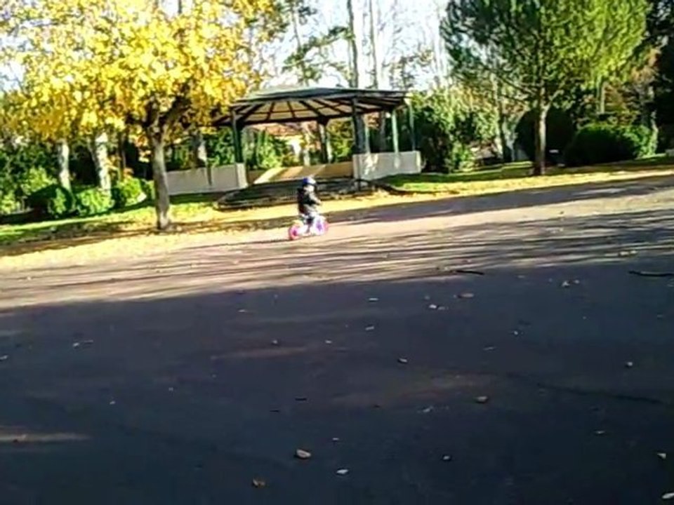 JUJU PREMIER JOUR SANS ROULETTES