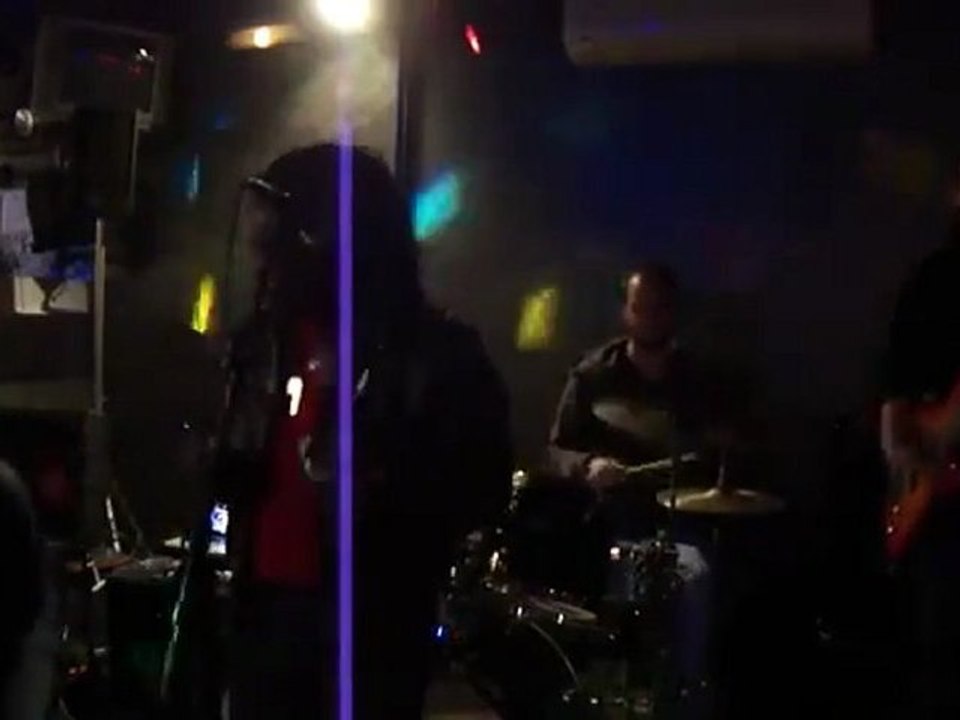 CONCERT LIVE AU PUY EN VELAY - Afro-disiac band.flv