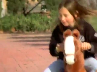 ponycycle.mpg - poney roulant en peluche
