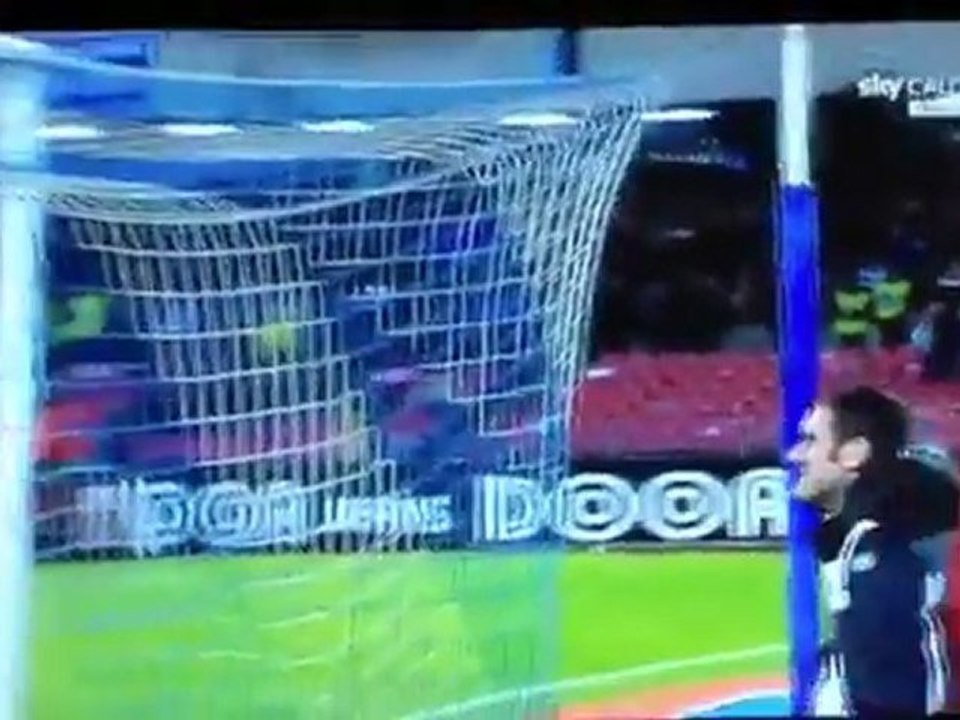 Cavani fa gol, De Sanctis afflitto durante Napoli-Lecce