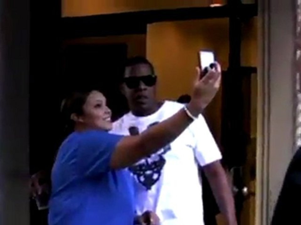 SNTV - Beyonce and Jay-Z Bring Baby Blue Home