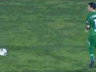 OMG!! Real Sociedad keeper learns to always be aware of who’s behind him [VIDEO REPORT]