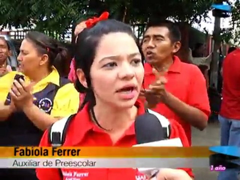(Video) Educadores protestan en la Zona Educativa por más de 10 años de retrasos en sus pagos