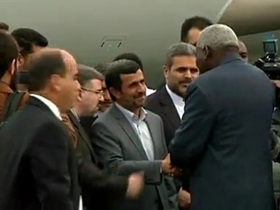 Ahmadinejad visits Cuba