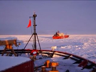 Alaska: un brise-glace à la rescousse d'un tanker russe