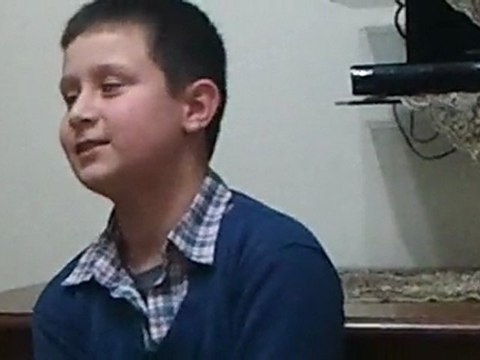 Küçük yasin hastanenin kapısına kar doldu türkü söyleyen çocuk