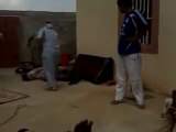 فيديو مؤلم يظهر تعذيب يمنيين في السعودية